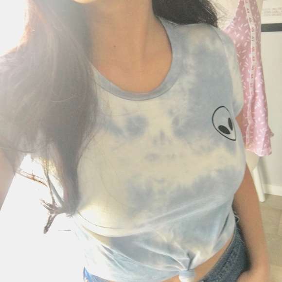 Im different👽blue tie dye alien print crop top - Picture 5 of 7